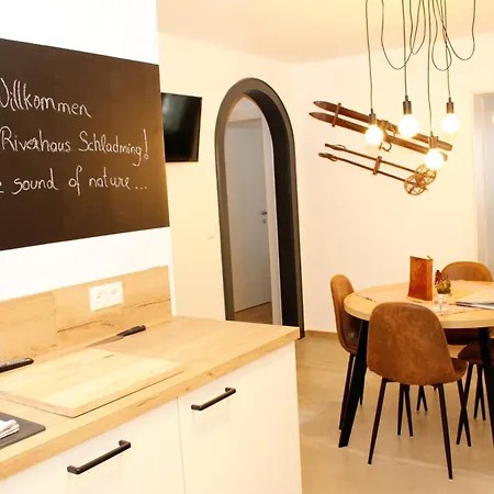 Homestay Riverhaus *
